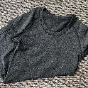 lululemon swiftly tech tee heathered black size 4